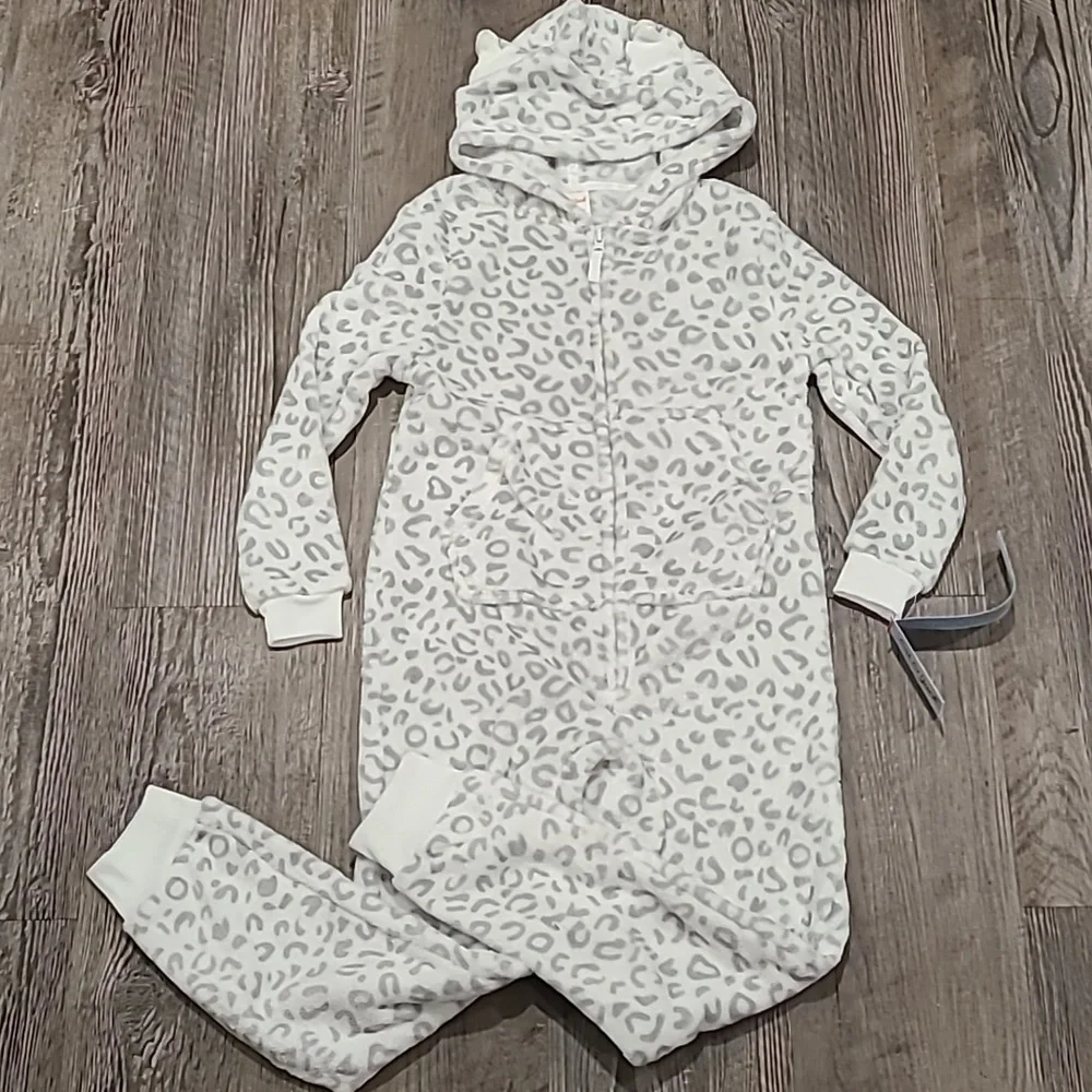 Cat & Jack Gray Leopard Print Kids Pajamas Size Small 6/7